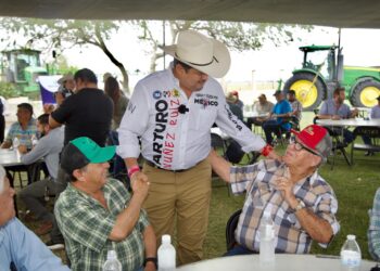 Reafirma Arturo Núñez compromiso con agricultores de Matamoros