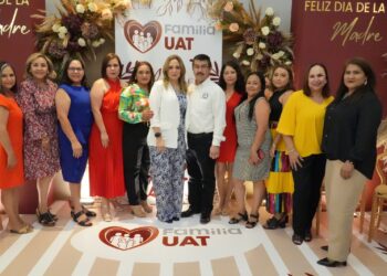 Preside el Rector Anaya festejos para las madres trabajadoras del SUTUAT