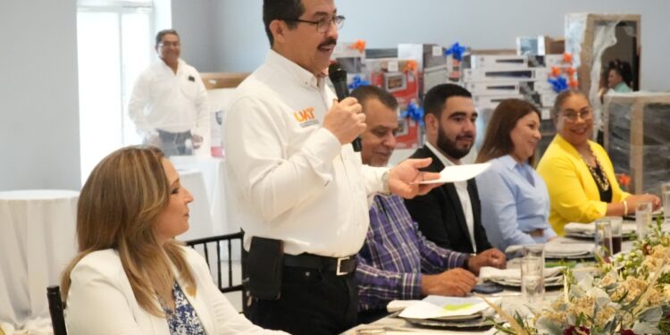 Preside el Rector Anaya festejos para las madres trabajadoras del SUTUAT