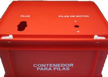 Deberán contar instituciones con un contenedor para depósito de pilas