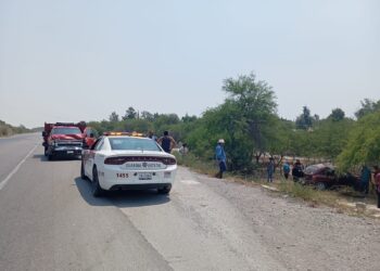 Chocan auto y camioneta frente al Ejido Miguel Hidalgo de Tula