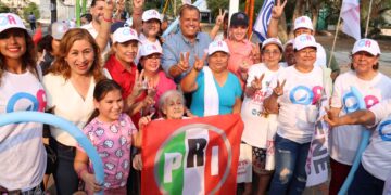 Recorre Ale Cárdenas colonias en busca del voto para ser Diputada por el XIV Distrito