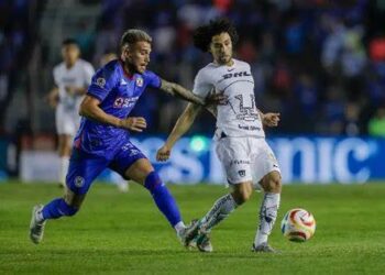 Cruz Azul supera 4-2 en global a Pumas y avanza a semifinales