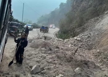 Sismo de magnitud 6.5 azota Guatemala; reportan daños en hospital y derrumbes