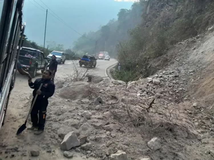 Sismo de magnitud 6.5 azota Guatemala; reportan daños en hospital y derrumbes