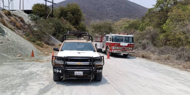 Colabora PC de Victoria en combate de incendio forestal en Cañón del Novillo