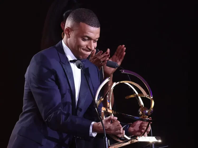 Mbappé se despide del PSG consiguiendo su quinto trofeo UNFP