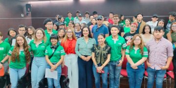 Se compromete Mónica Villarreal a atender problemática de jóvenes en Tampico