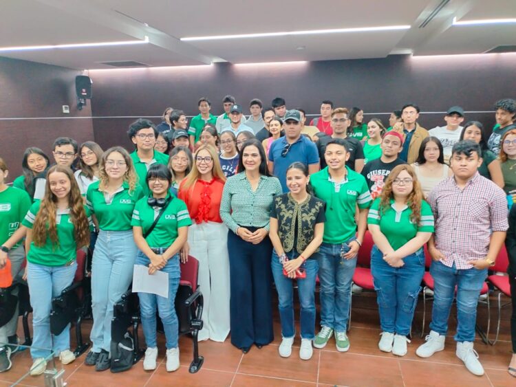 Se compromete Mónica Villarreal a atender problemática de jóvenes en Tampico