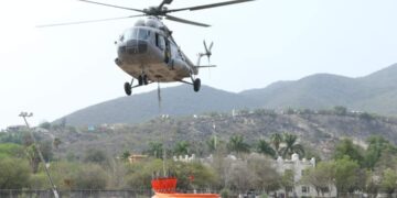 Con apoyo de helicóptero avanza control de incendio forestal en “Cañón del Novillo” de Victoria