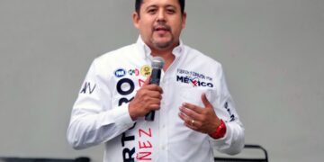 Reconoce Arturo Núñez labor de maestros y les pide su voto para llegar al Senado