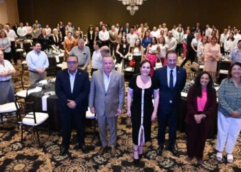 Presenta Olga Sosa compromisos con Agentes Aduanales de Nuevo Laredo y pide su voto