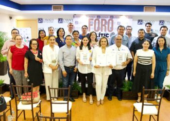 Participa Mayra Benavides en foro de candidatos a Diputados en la CANACO