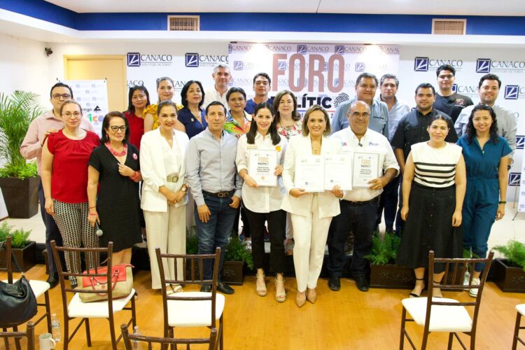 Participa Mayra Benavides en foro de candidatos a Diputados en la CANACO