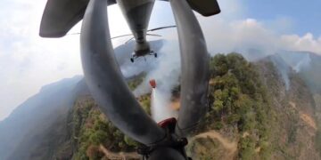 Combate por tierra y aire permite avanzar en control del incendio en “Cañón del Novillo” en Victoria