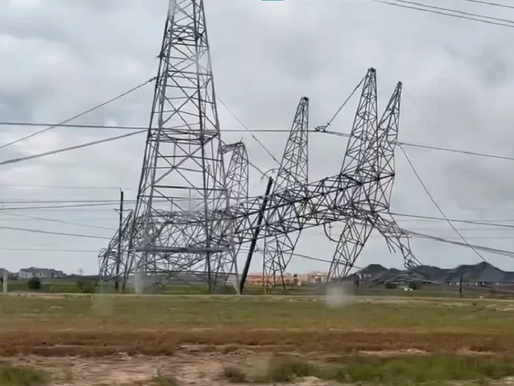 Violenta tormenta que golpeó Houston deja cuatro muertos y numerosos daños