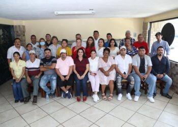 Escucha Mónica Villarreal al sector pesquero de Tampico