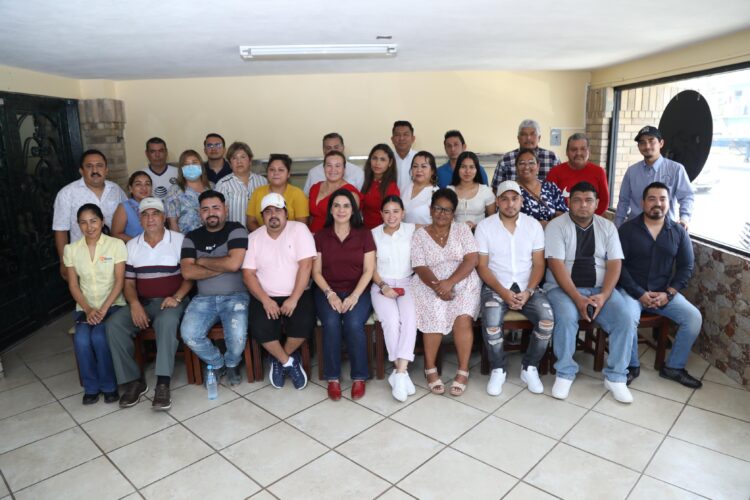 Escucha Mónica Villarreal al sector pesquero de Tampico