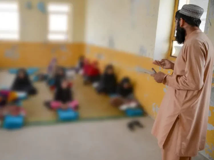 Envenenan a 79 mujeres en una escuela de Afganistán; la mayoría eran alumnas