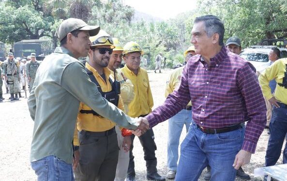 Recorre Américo Villarreal zona del incendio forestal en “Cañón del Novillo” 