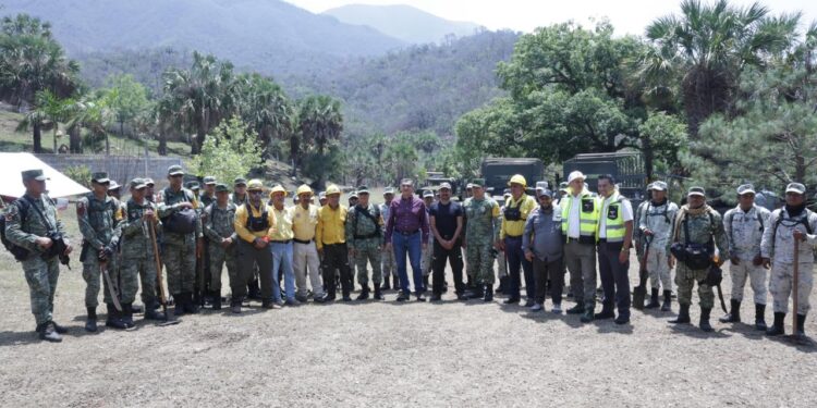 Recorre Américo Villarreal zona del incendio forestal en “Cañón del Novillo” 