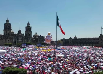 Más de 95 mil personas acudieron al Zócalo de la CDMX en “marea rosa”