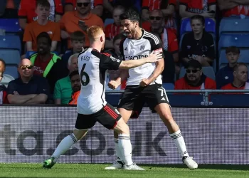 Raúl Jiménez cierra con doblete en la Premier League en Inglaterra