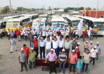Transportistas toman la ruta del triunfo, ofrecen respaldo a con Lalo Gattás.