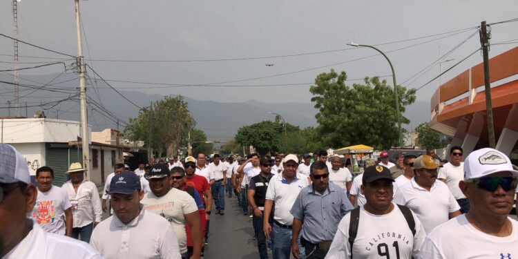 Marchan mil 200 empleados municipales victorenses en el Día del Trabajo