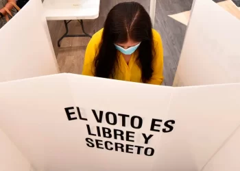 Rechaza INE prohibir celulares en casillas ante petición de la oposición