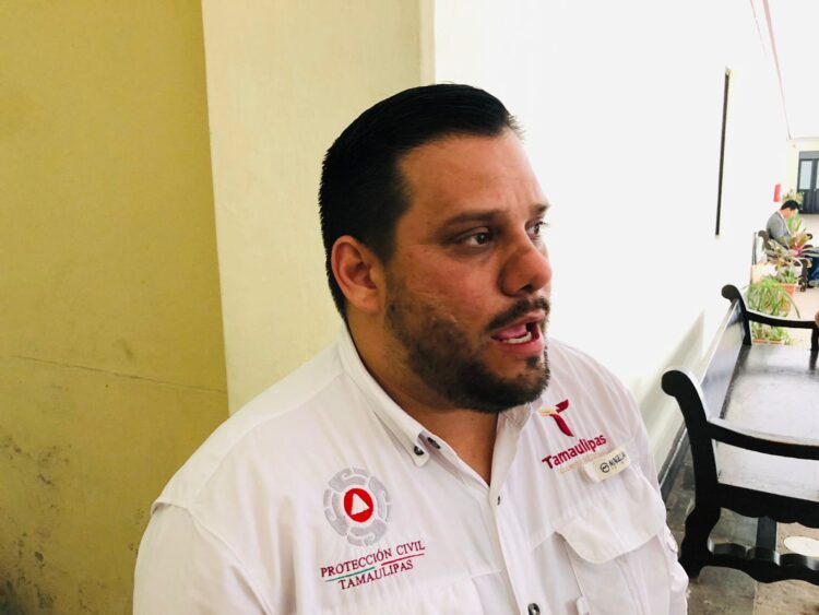 Rescatan a tres pescadores que naufragaron en la presa Vicente Guerrero