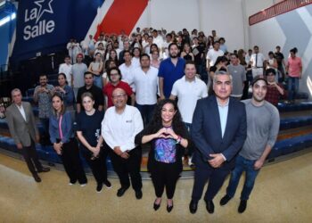 Olga Sosa candidata de Morena al Senado, participa en foro de La Salle Victoria