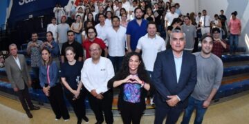 Olga Sosa candidata de Morena al Senado, participa en foro de La Salle Victoria