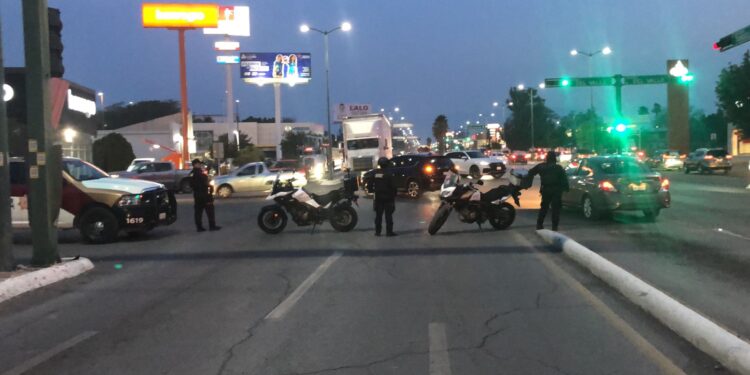 Bloquean 30 trabajadores eventuales de la SS el bulevar Tamaulipas