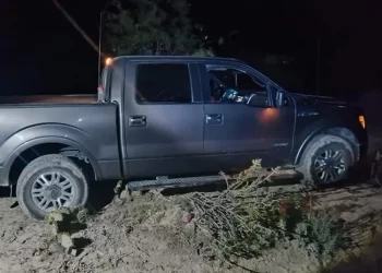 Cae ‘pollero’ en Nuevo León; trasladaba a 15 migrantes en una camioneta