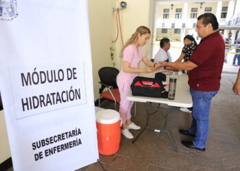 Activa Tamaulipas módulos de hidratación y chequeo por tercer ola de calor intenso