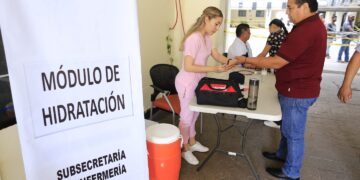 Activa Tamaulipas módulos de hidratación y chequeo por tercer ola de calor intenso