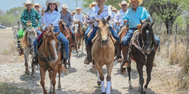 Galopa Lalo Gattás ejidos de Victoria rumbo a la reelección el 2 de junio