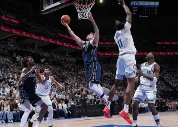 Mavericks pegan primero en la Final del Oeste ante Timberwolves