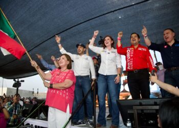 Votemos por Xóchitl para defender la democracia de México : Arturo Núñez