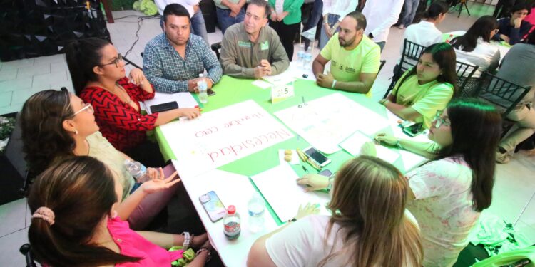 Establece Geño Hernández compromiso de escuchar para legislar ante jóvenes tamaulipecos