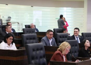 Aprueban lactancia de hasta dos años para madres burócratas