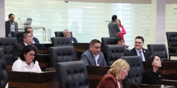 Aprueban lactancia de hasta dos años para madres burócratas