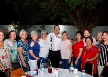 Dialoga Arturo Núñez con victorenses y pide su voto para llegar al Senado