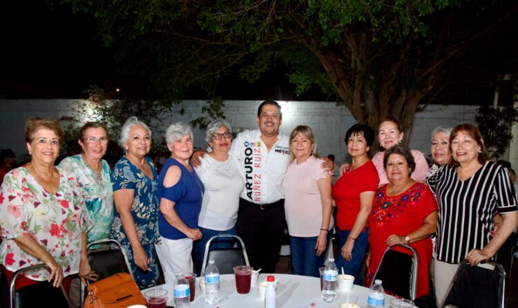 Dialoga Arturo Núñez con victorenses y pide su voto para llegar al Senado