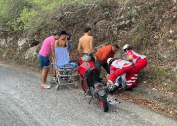 Cinco heridos en choque de motos en antigua carretera Victoria-Tula