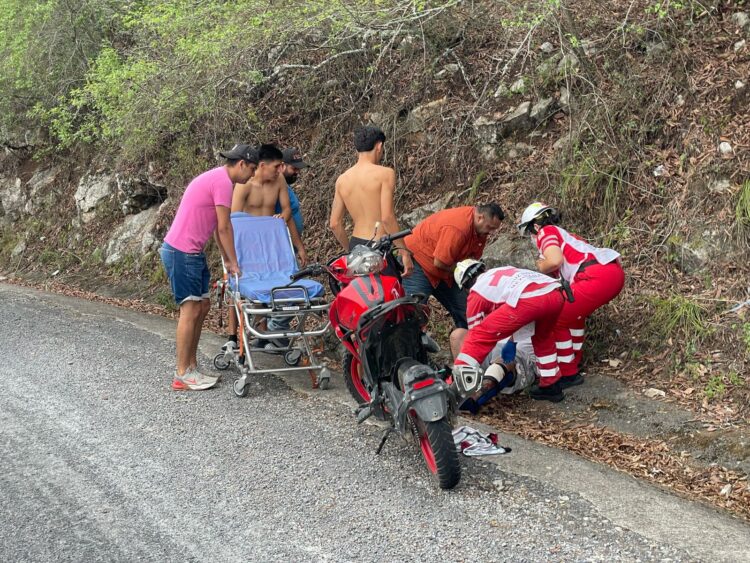 Cinco heridos en choque de motos en antigua carretera Victoria-Tula