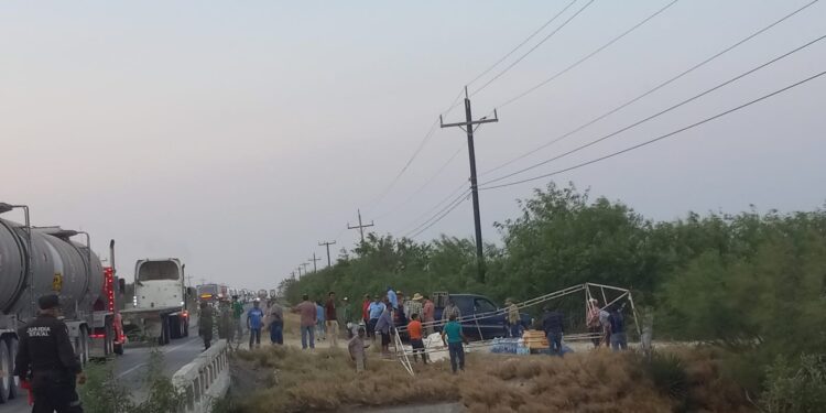 Levantan bloqueo de Carretera San Fernando-Victoria; anuncian cierre mañana