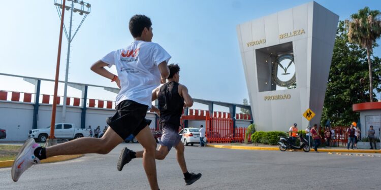 Gran participación en la Carrera y Caminata #Familia UAT 2024