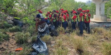 Participa Gobierno de Victoria jornada de limpieza de HEB en río San Marcos
